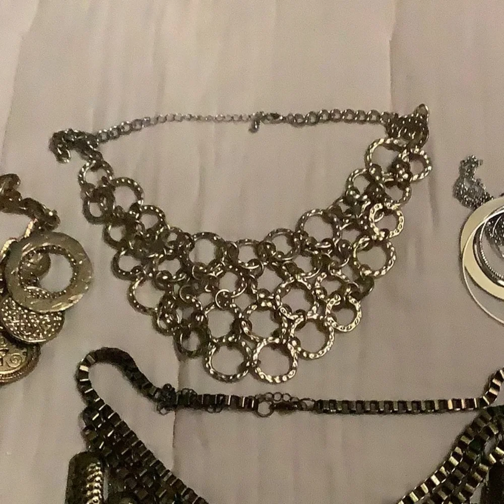 Assorted Metallic Jewelry Collection - Picture 4 of 6